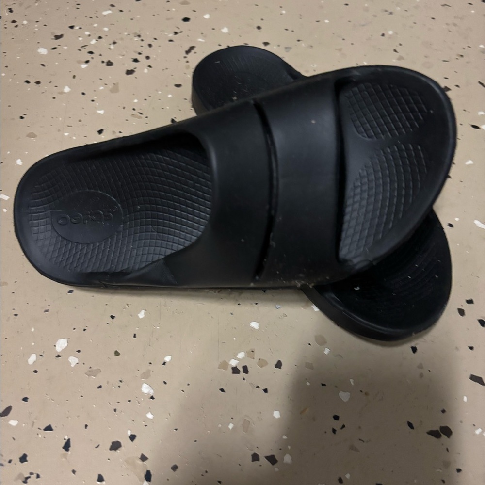 OOFOS Black Slide Sandals